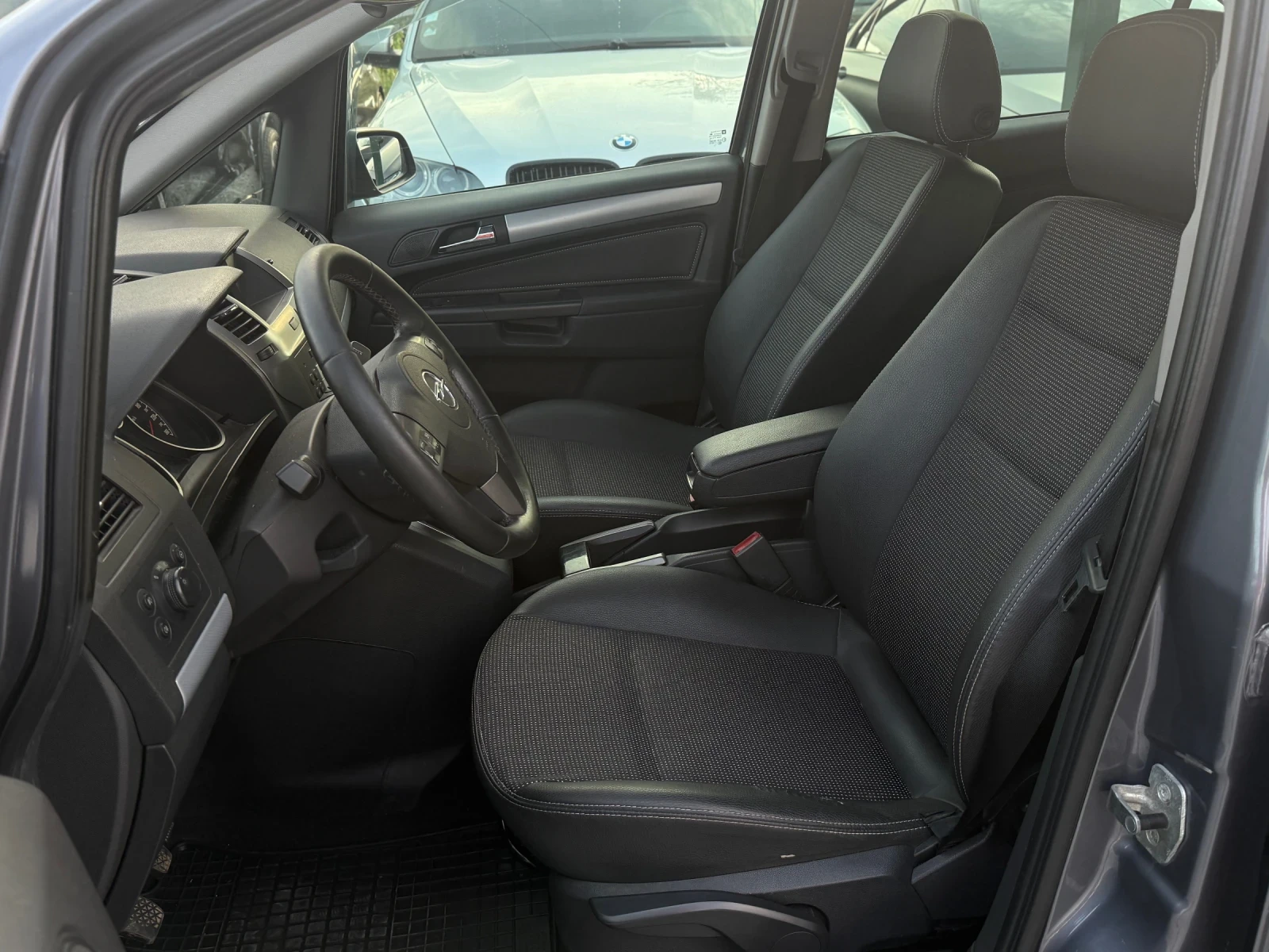 Opel Zafira 1.8 6+ 1 Италия ТОП СЪСТОЯНИЕ , снимка 11 - Автомобили и джипове - 54844841