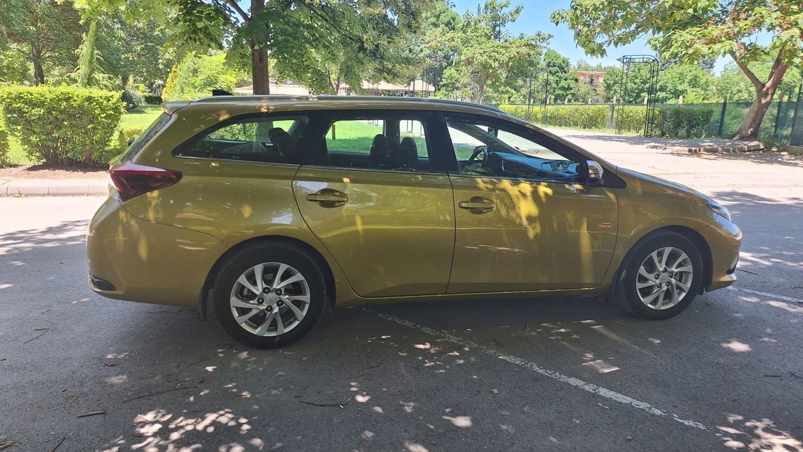 Toyota Auris, снимка 7 - Автомобили и джипове - 55317451