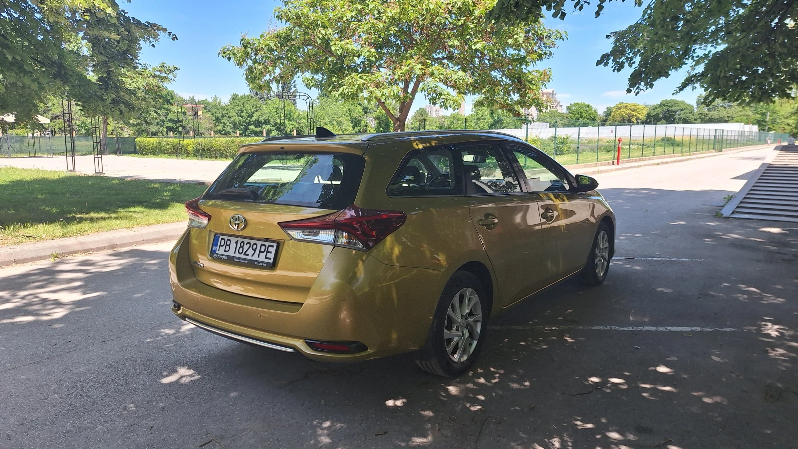 Toyota Auris, снимка 6 - Автомобили и джипове - 55317451