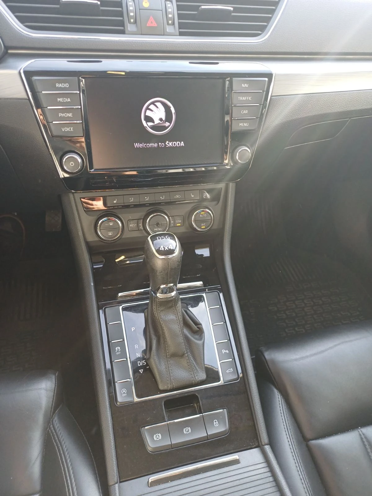 Skoda Superb 2.0 TDI, снимка 7 - Автомобили и джипове - 56126768