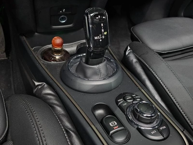 Mini Countryman 1.5 Automatic, снимка 9 - Автомобили и джипове - 56002053