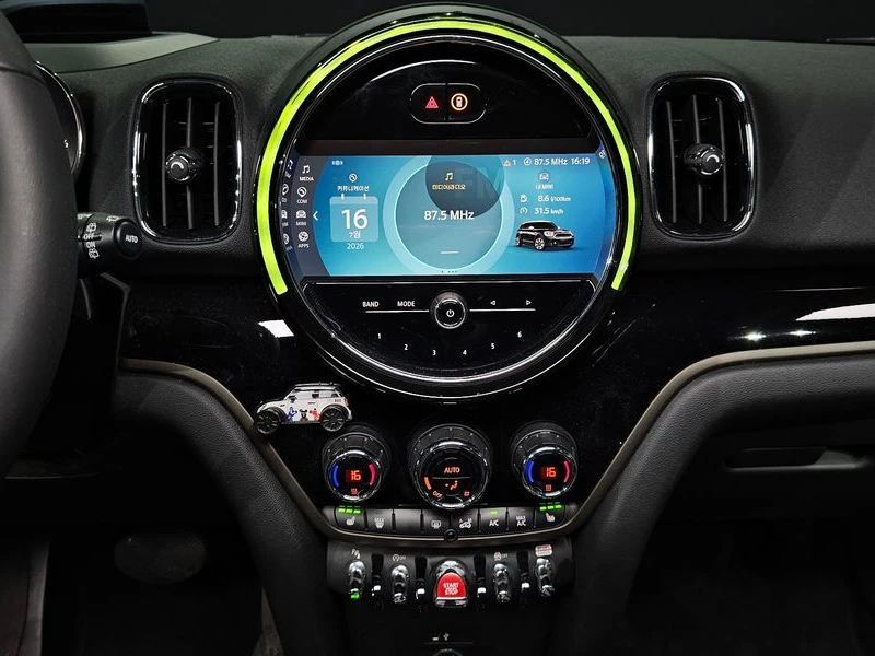 Mini Countryman 1.5 Automatic, снимка 14 - Автомобили и джипове - 56002053