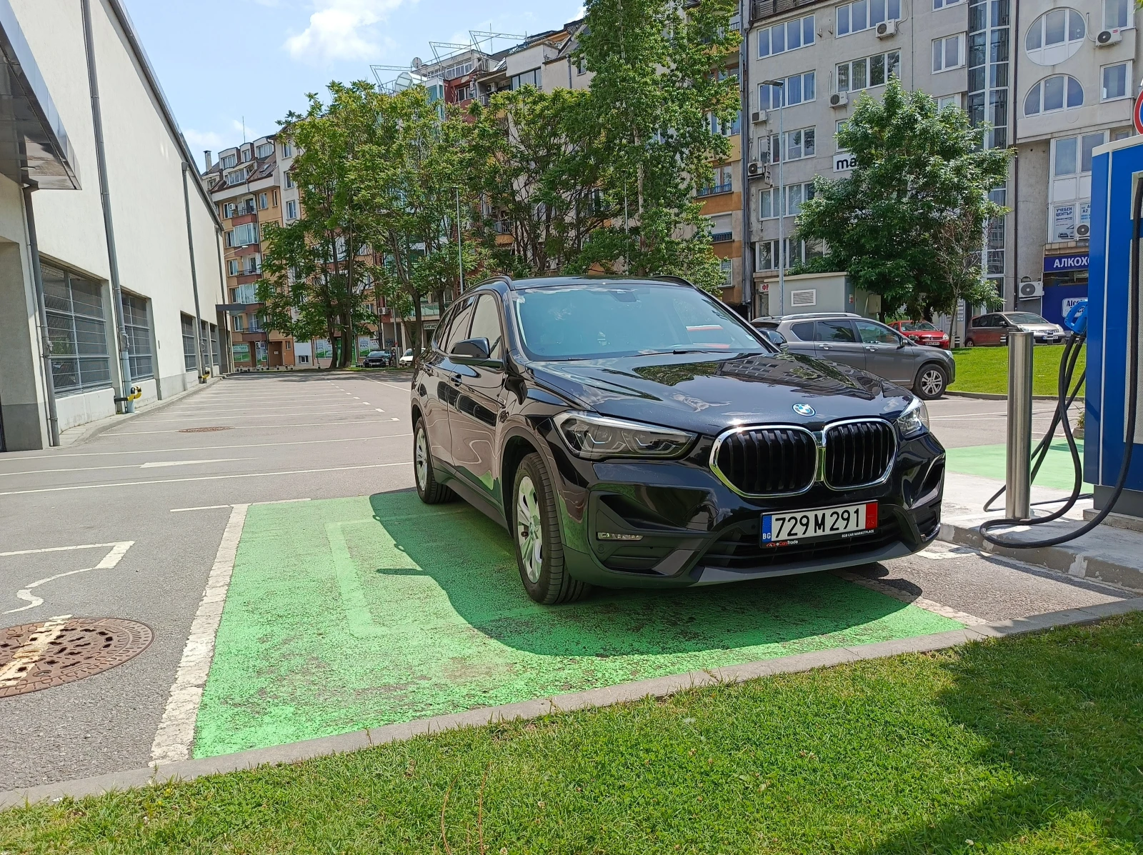 BMW X1 X-Drive 25e - изображение 3