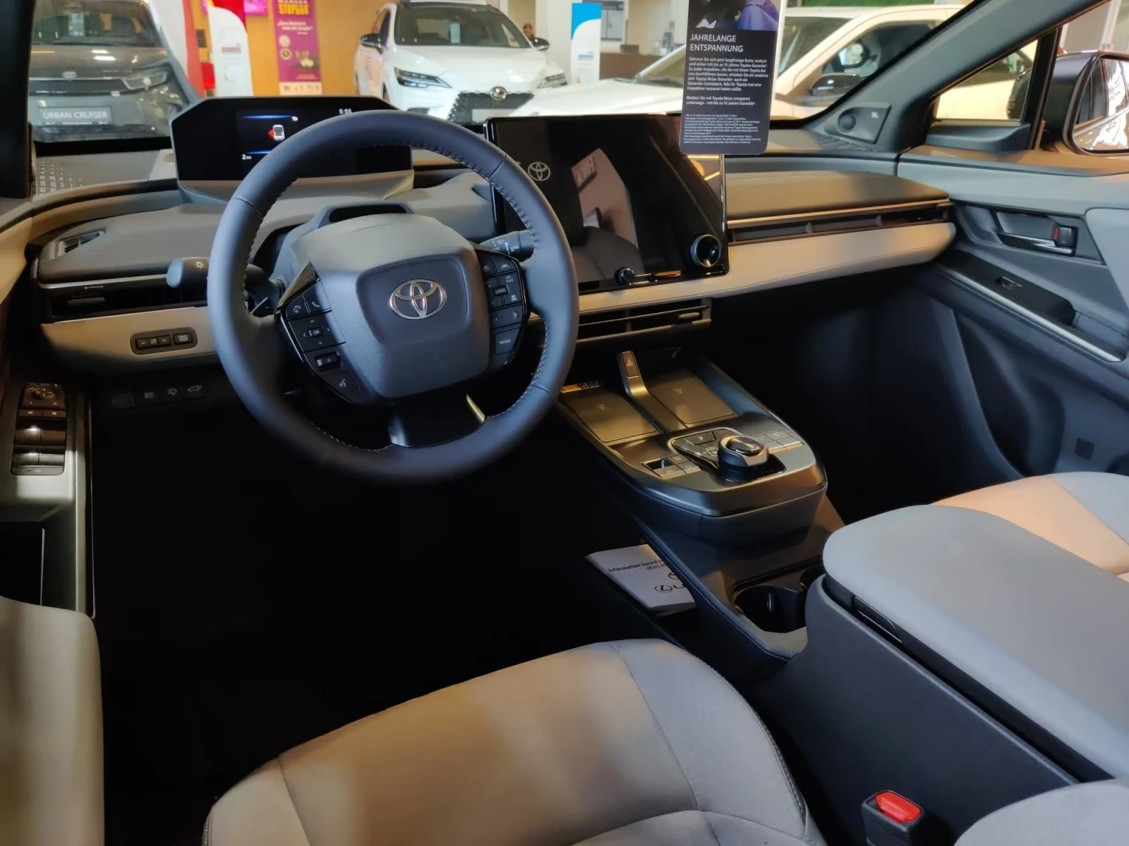 Toyota C-HR + EV 4x4 LOUNGE PANORAMA 360-CAMERA, снимка 7 - Автомобили и джипове - 54001320