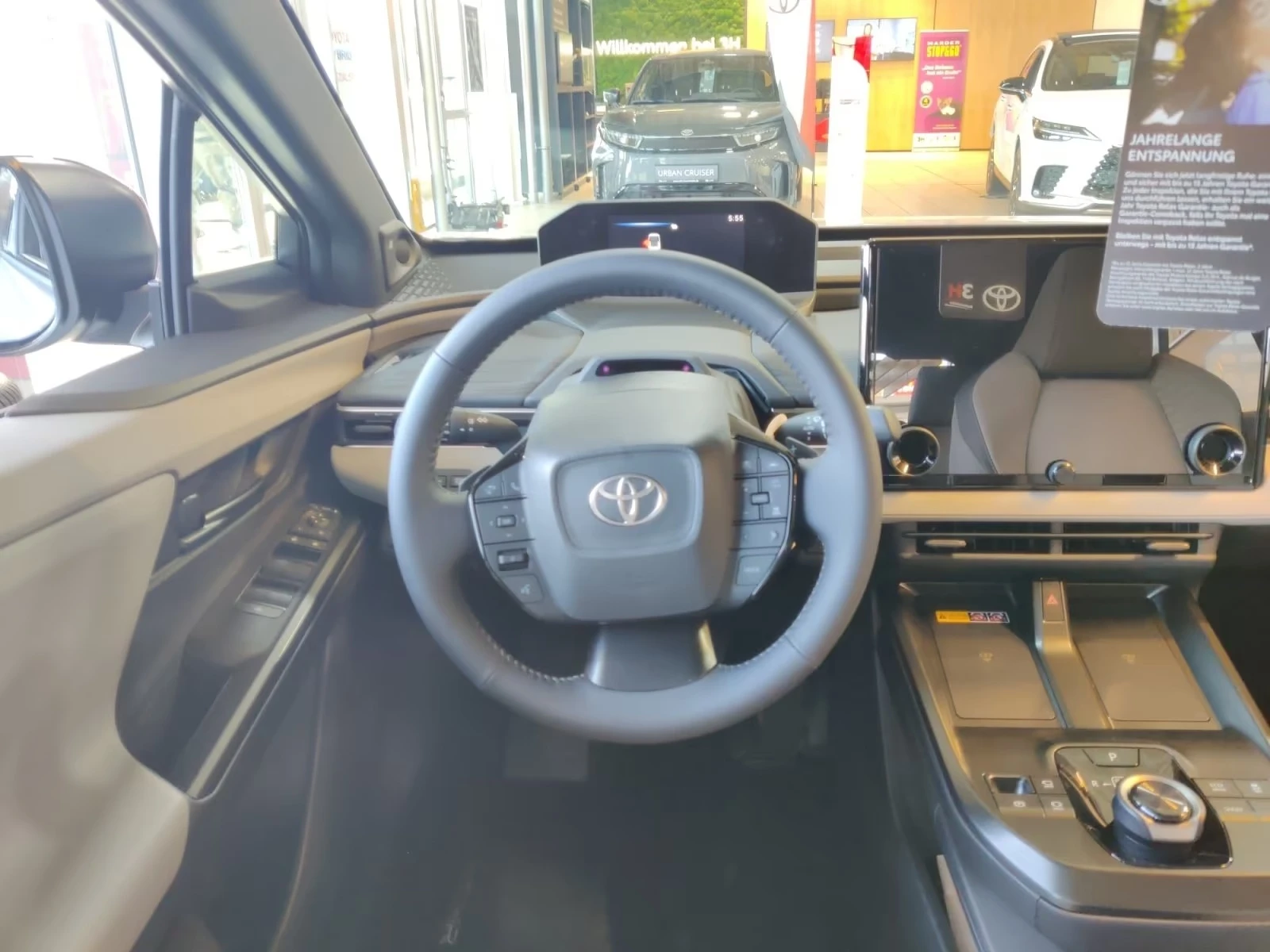 Toyota C-HR + EV 4x4 LOUNGE PANORAMA 360-CAMERA, снимка 8 - Автомобили и джипове - 54001320