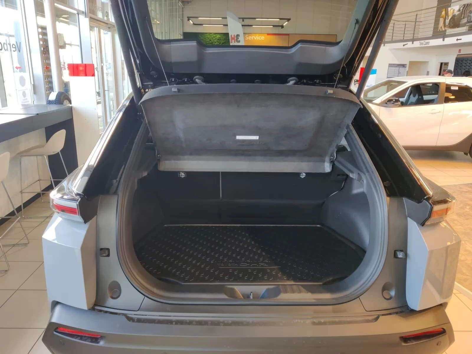 Toyota C-HR + EV 4x4 LOUNGE PANORAMA 360-CAMERA, снимка 11 - Автомобили и джипове - 54001320