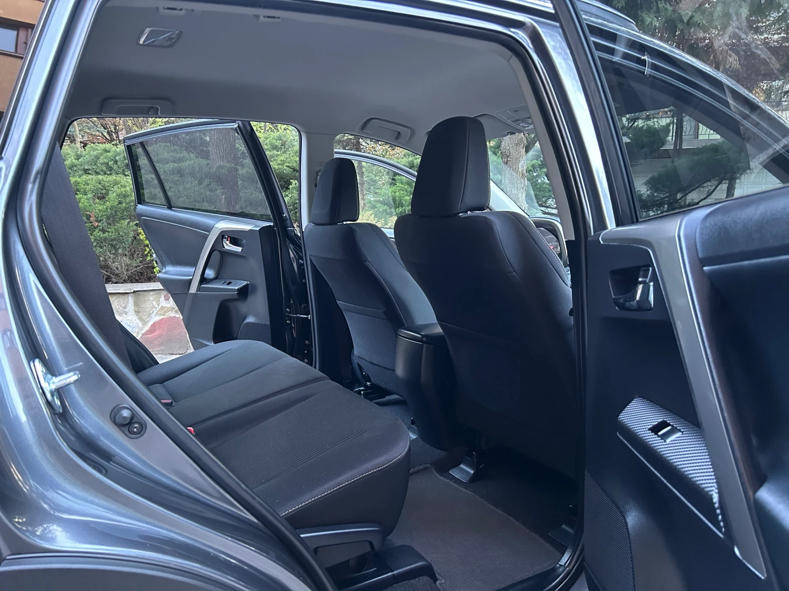 Toyota Rav4 2.0 D-4D, 124�.�., ����� ����. �������, ���� ����  | Mobile.bg � ����������� 8