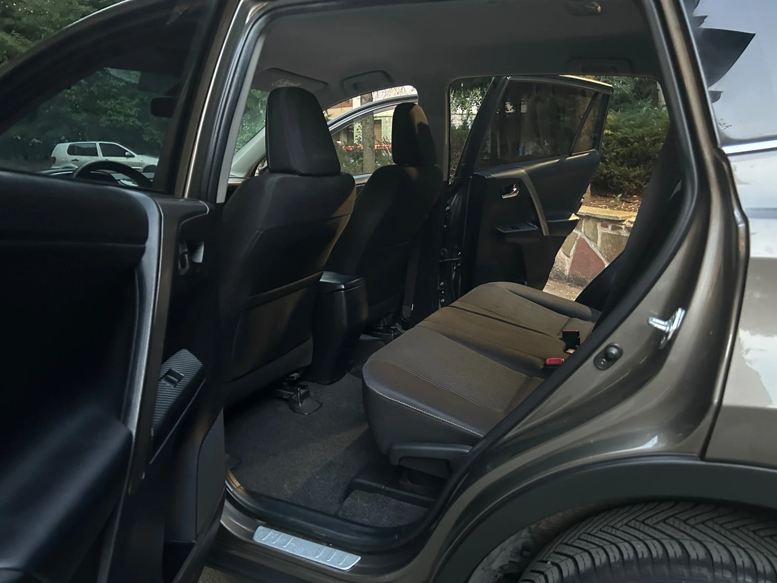 Toyota Rav4 2.0 D-4D 124к.с., ПЪЛНА СЕРВИЗНА ИСТОРИЯ !, снимка 7 - Автомобили и джипове - 55604208