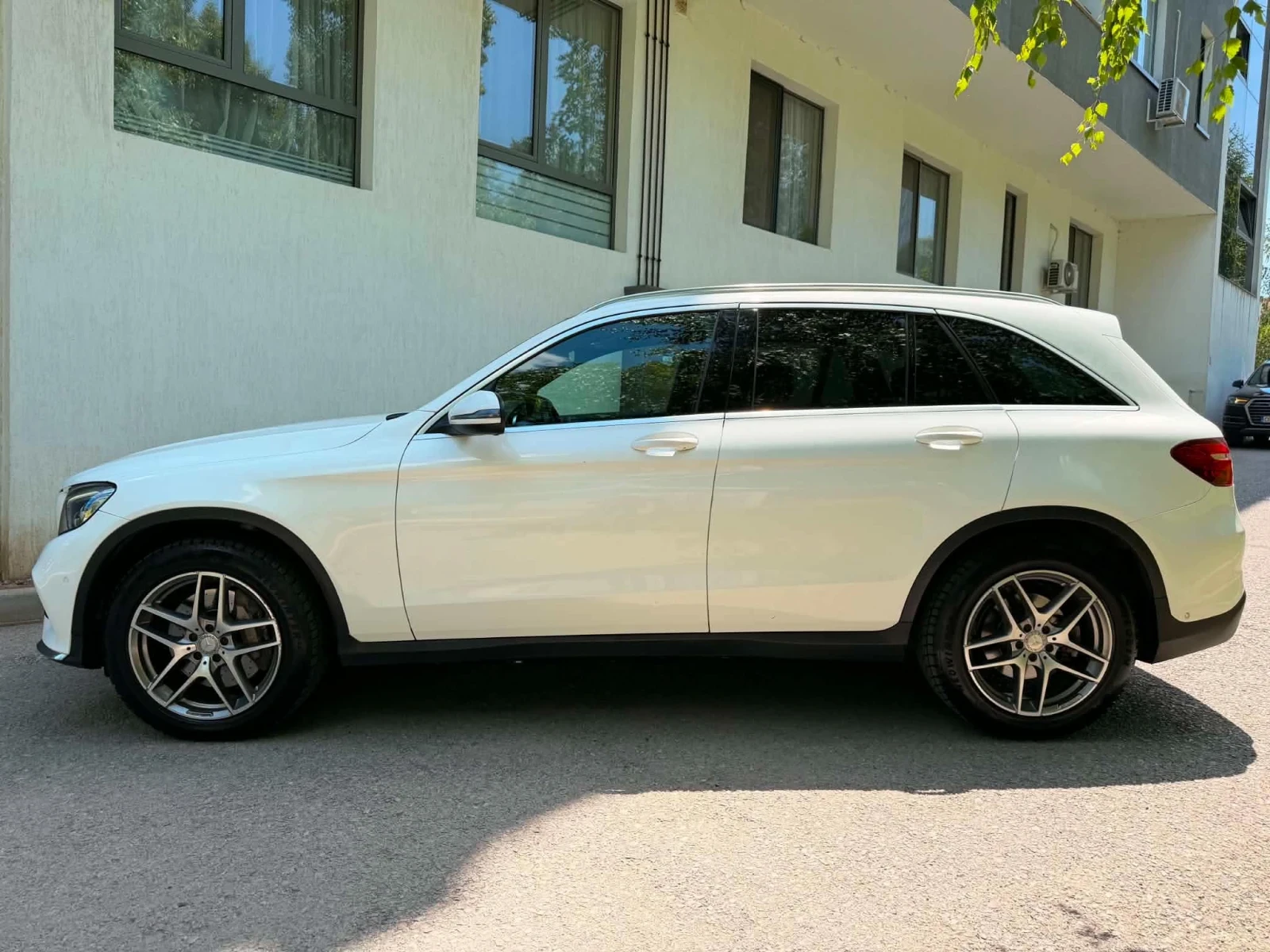 Mercedes-Benz GLC 220 AMG OPTIC, снимка 4 - Автомобили и джипове - 54883680