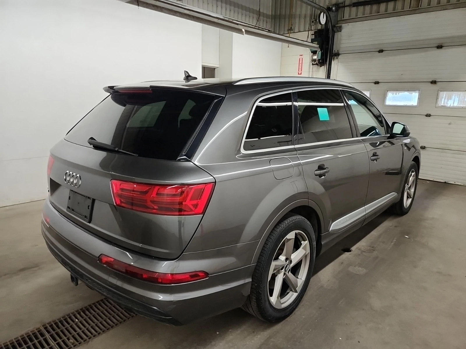 Audi Q7 PROGRESSIV * * 360 * * CARFAX * * ОБДУХВАНЕ * * , снимка 3 - Автомобили и джипове - 54900614