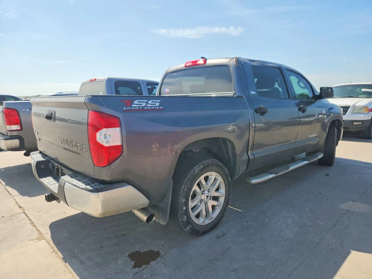 Toyota Tundra 5.7l Sr5, снимка 3 - Автомобили и джипове - 55074187