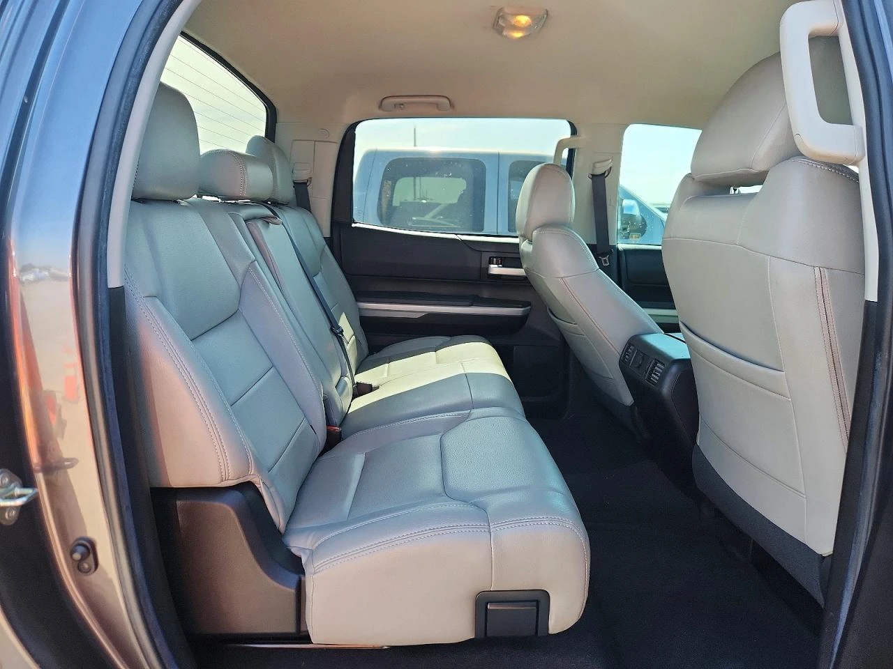 Toyota Tundra 5.7l Sr5, снимка 10 - Автомобили и джипове - 55074187