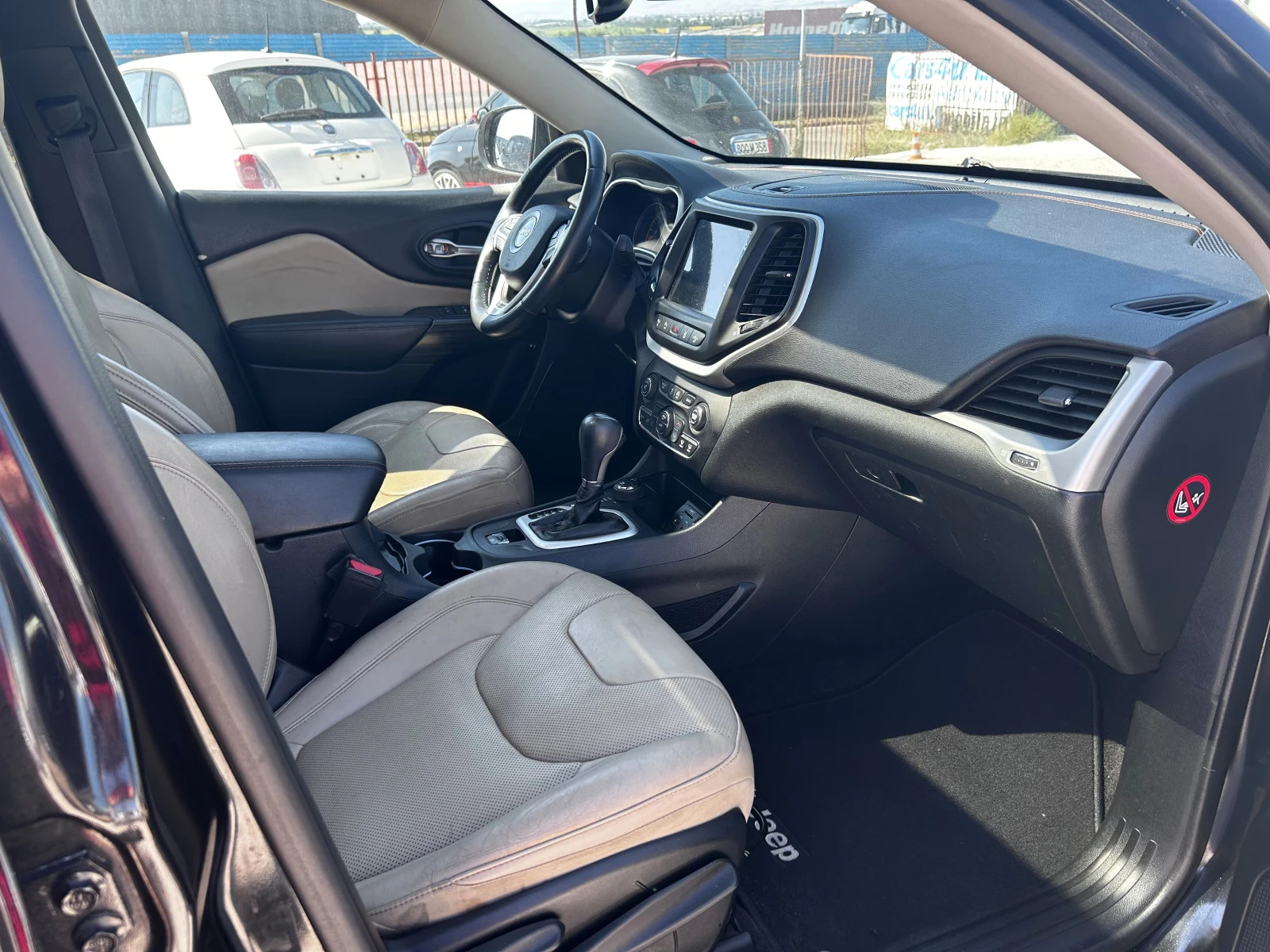Jeep Cherokee 2.2 M-Jet 4x4, снимка 12 - Автомобили и джипове - 55537476