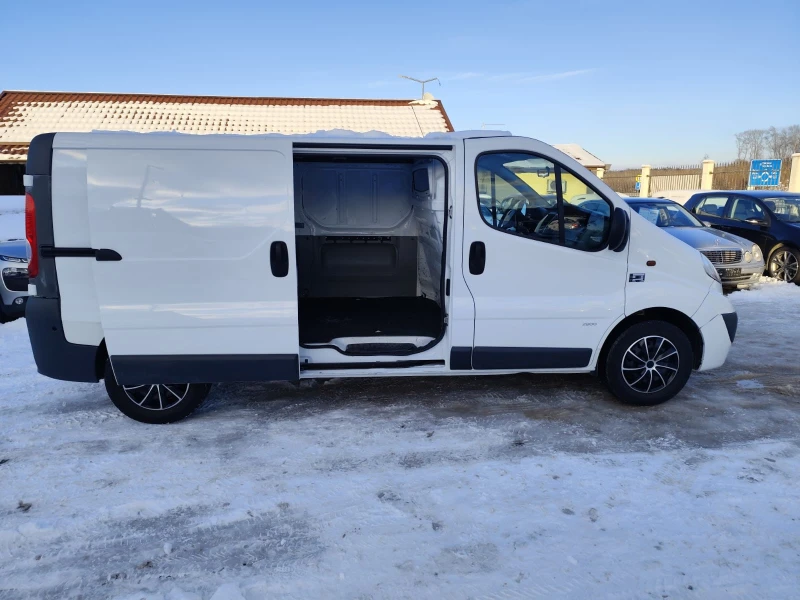 Opel Vivaro 2.0 дизел , снимка 5 - Бусове и автобуси - 53111218