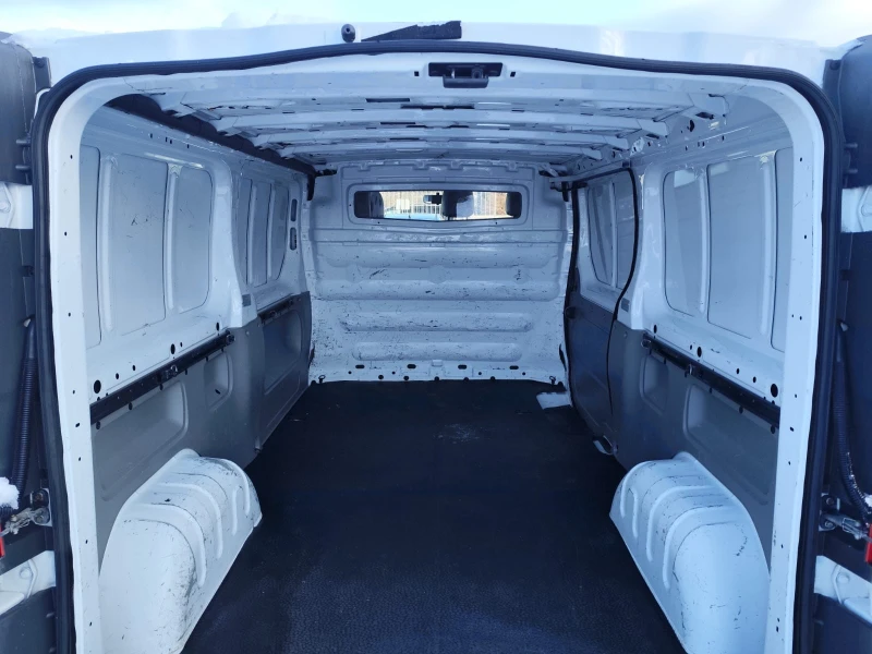 Opel Vivaro 2.0 дизел , снимка 9 - Бусове и автобуси - 53111218