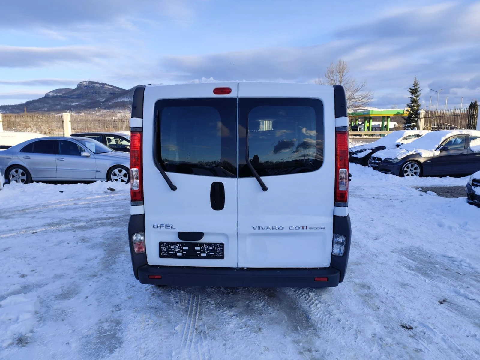 Opel Vivaro 2.0 дизел  - изображение 8