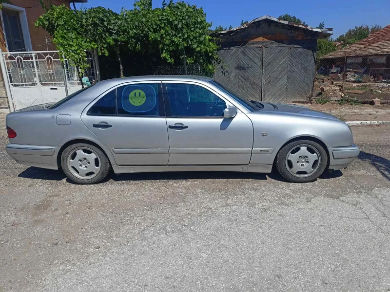 Mercedes-Benz E 250 2.5 td, снимка 3 - Автомобили и джипове - 47499265