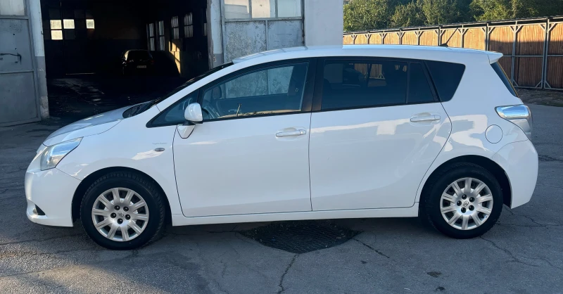 Toyota Verso 2.0 D-4D, снимка 4 - Автомобили и джипове - 47381541