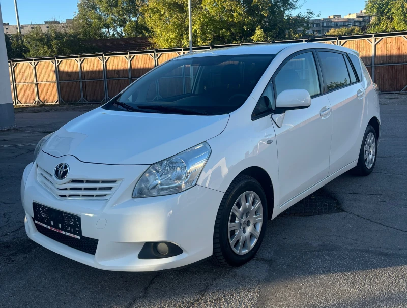 Toyota Verso 2.0 D-4D, снимка 1 - Автомобили и джипове - 47381541