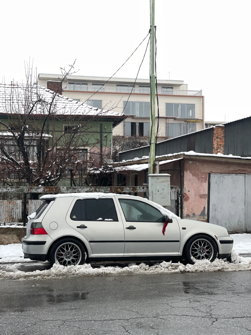 VW Golf, снимка 4 - Автомобили и джипове - 49179600