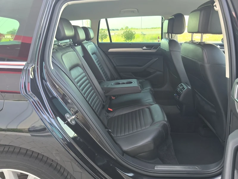 VW Passat 2.0TDi/AVTOMAT/DIGITAL/DISTRONIK/HIGH-LINE, снимка 11 - Автомобили и джипове - 50895988