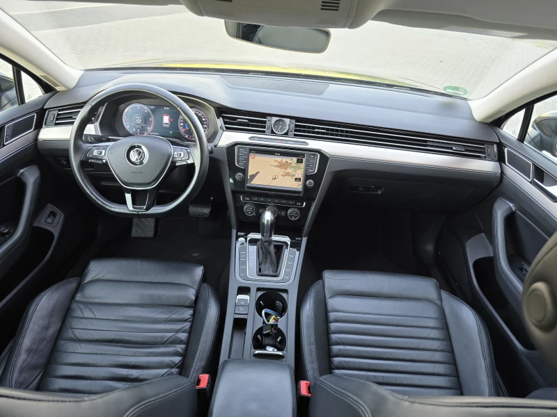 VW Passat 2.0TDi/AVTOMAT/DIGITAL/DISTRONIK/HIGH-LINE, снимка 12 - Автомобили и джипове - 50895988