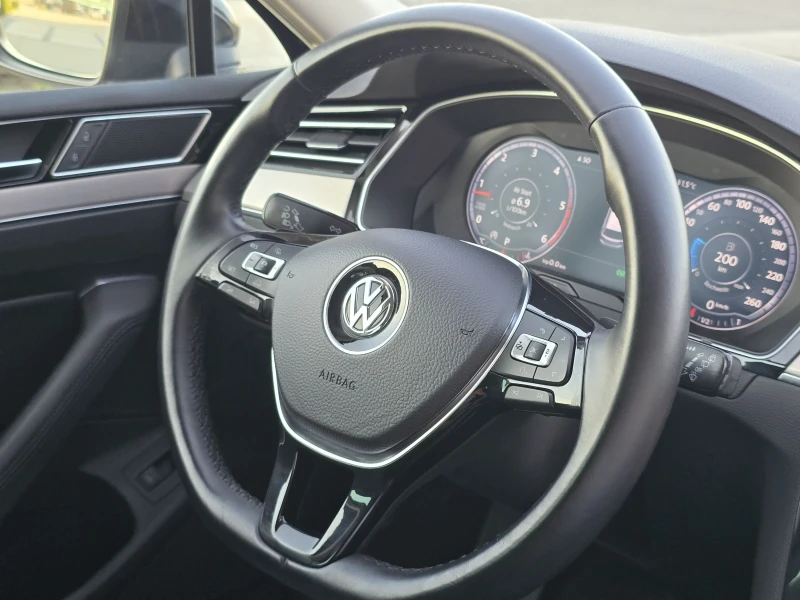 VW Passat 2.0TDi/AVTOMAT/DIGITAL/DISTRONIK/HIGH-LINE, снимка 17 - Автомобили и джипове - 50895988