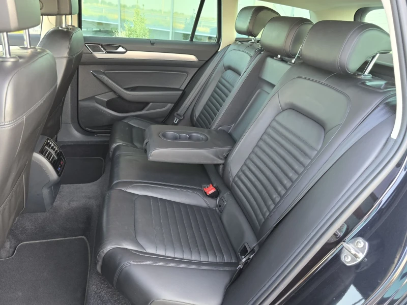 VW Passat 2.0TDi/AVTOMAT/DIGITAL/DISTRONIK/HIGH-LINE, снимка 9 - Автомобили и джипове - 50895988