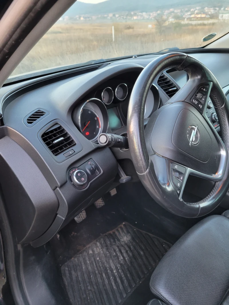 Opel Insignia Sport, снимка 14 - Автомобили и джипове - 52282110