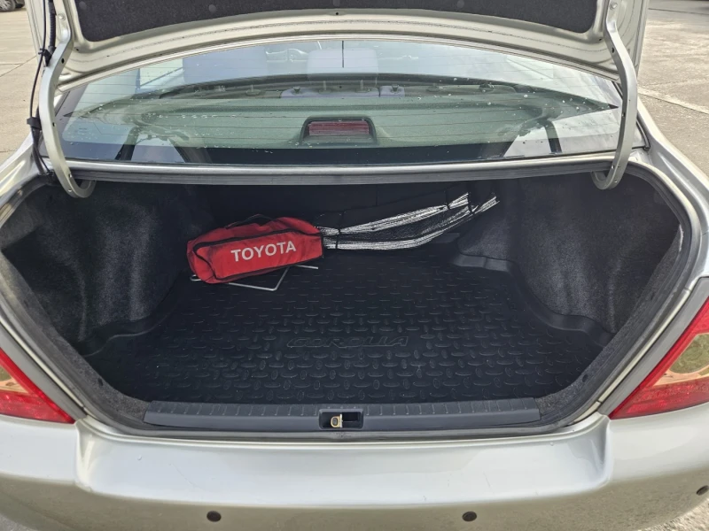 Toyota Corolla 1.4VVti седан, снимка 7 - Автомобили и джипове - 52293450