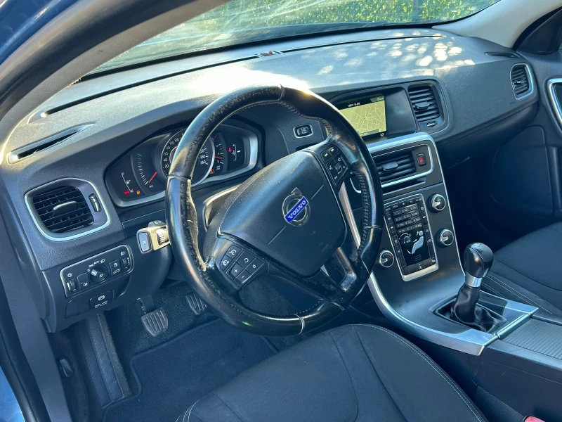 Volvo V60 1.6 D2, снимка 8 - Автомобили и джипове - 52803754
