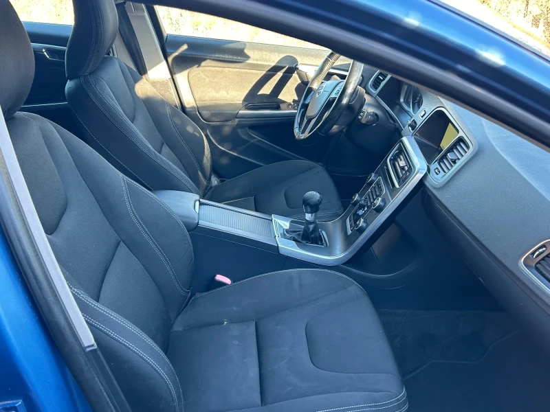 Volvo V60 1.6 D2, снимка 12 - Автомобили и джипове - 52803754
