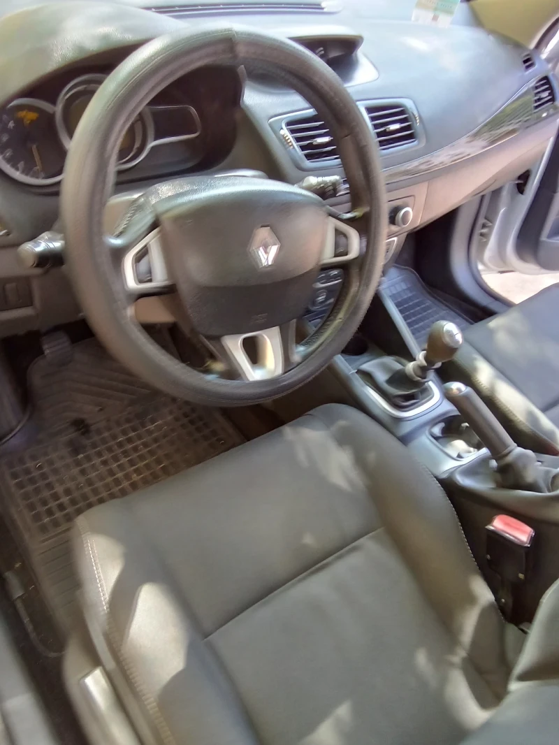 Renault Megane 1.5 dci, снимка 8 - Автомобили и джипове - 53059173
