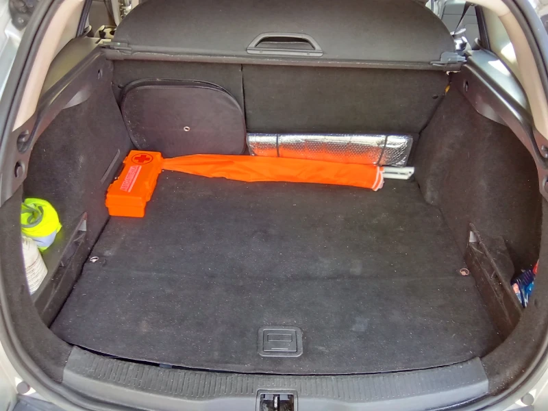 Renault Megane 1.5 dci, снимка 14 - Автомобили и джипове - 53059173