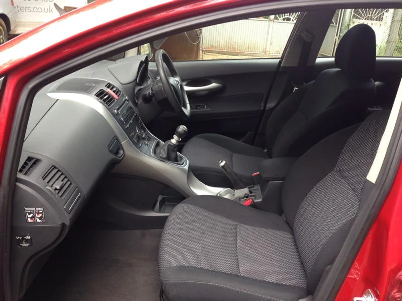 Toyota Auris 1.3 vvt-i 99кс. 6 скорости | Mobile.bg — изображение 9