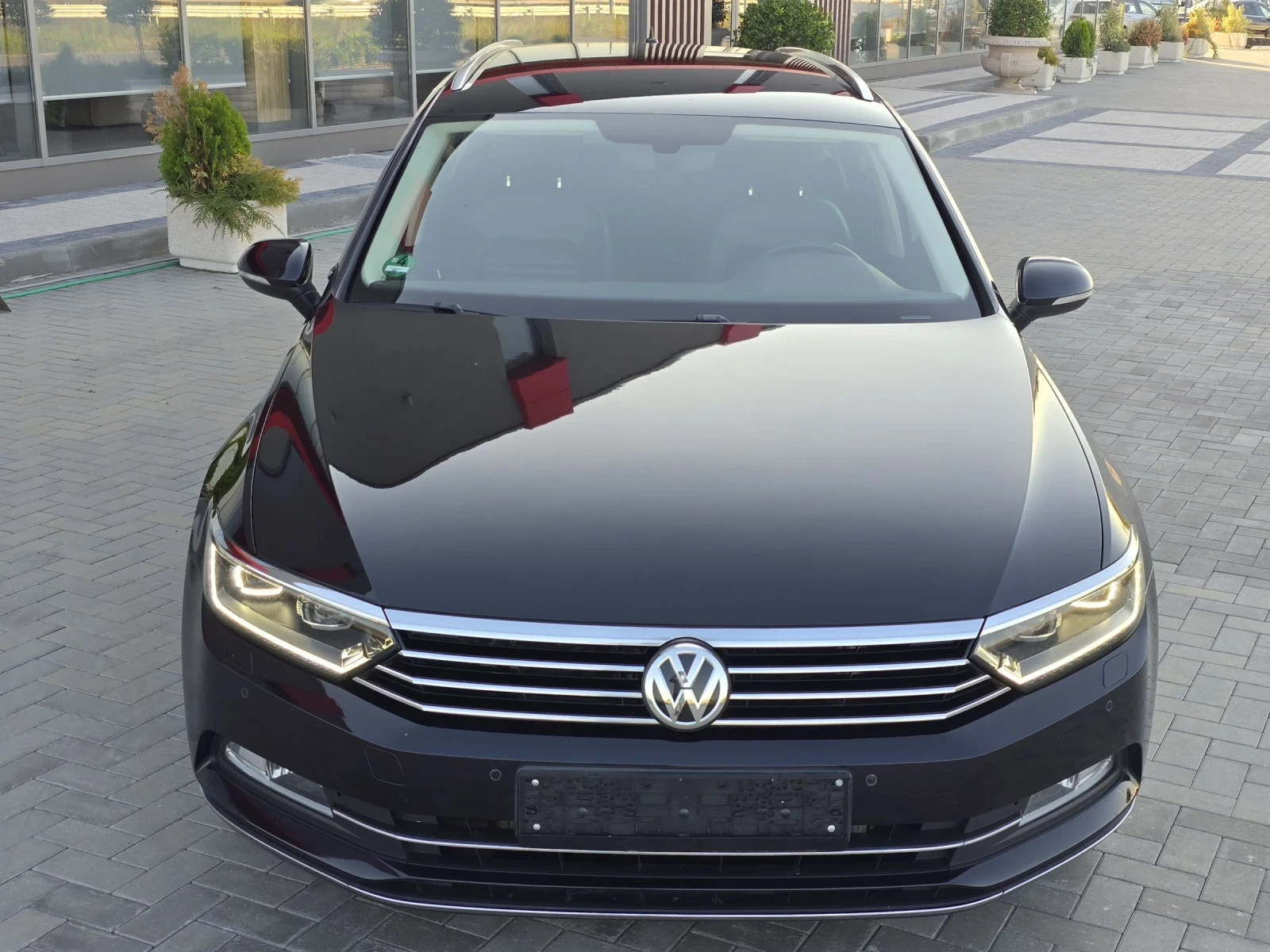 VW Passat 2.0TDi/AVTOMAT/DIGITAL/DISTRONIK/HIGH-LINE - изображение 2