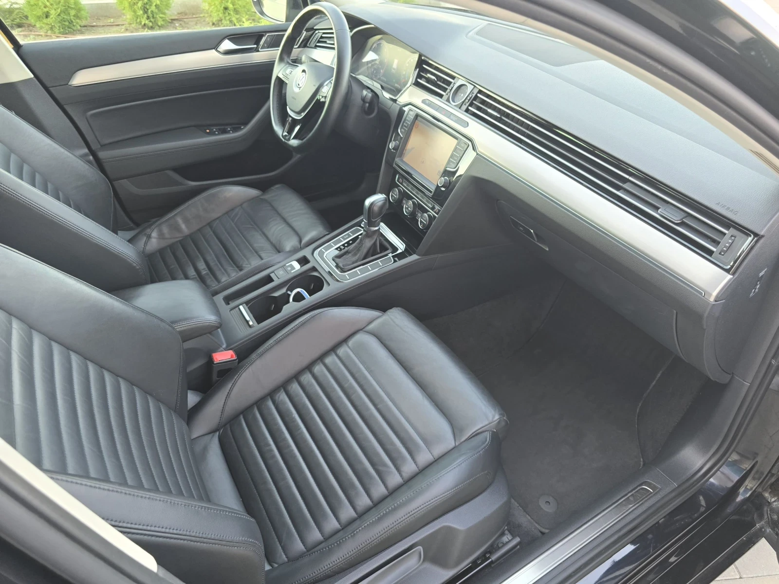 VW Passat 2.0TDi/AVTOMAT/DIGITAL/DISTRONIK/HIGH-LINE | Mobile.bg   14