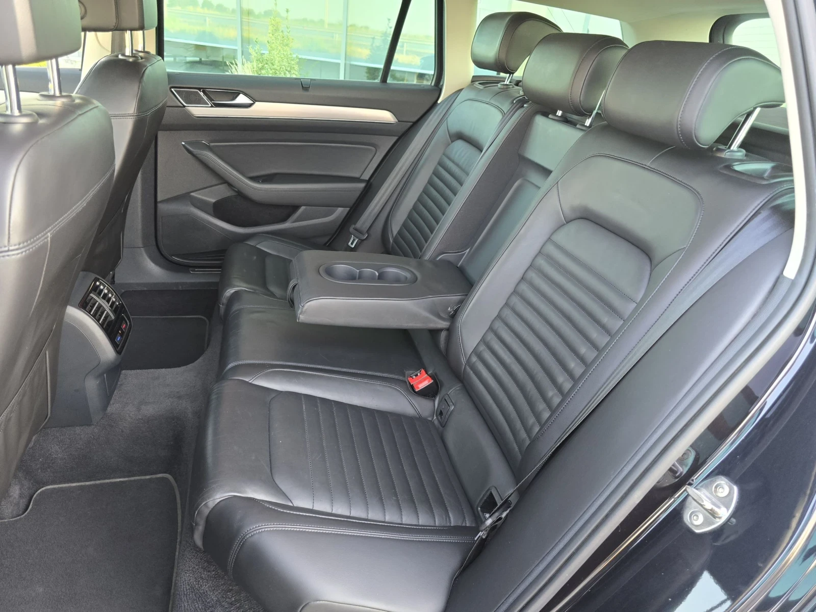 VW Passat 2.0TDi/AVTOMAT/DIGITAL/DISTRONIK/HIGH-LINE - изображение 9