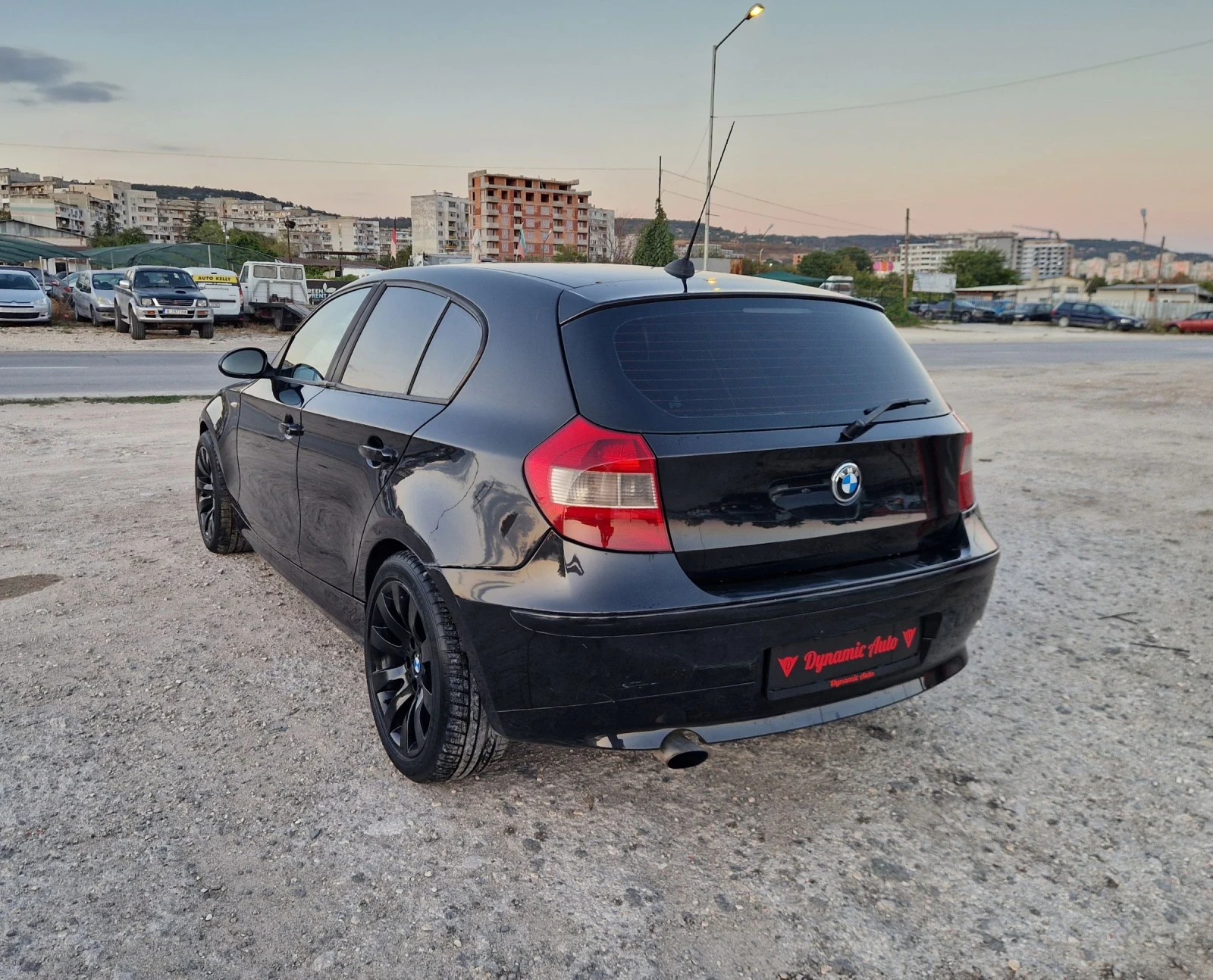 BMW 118 Регистриран / Автомат / Лизинг / Бартер / Facelif  - изображение 7