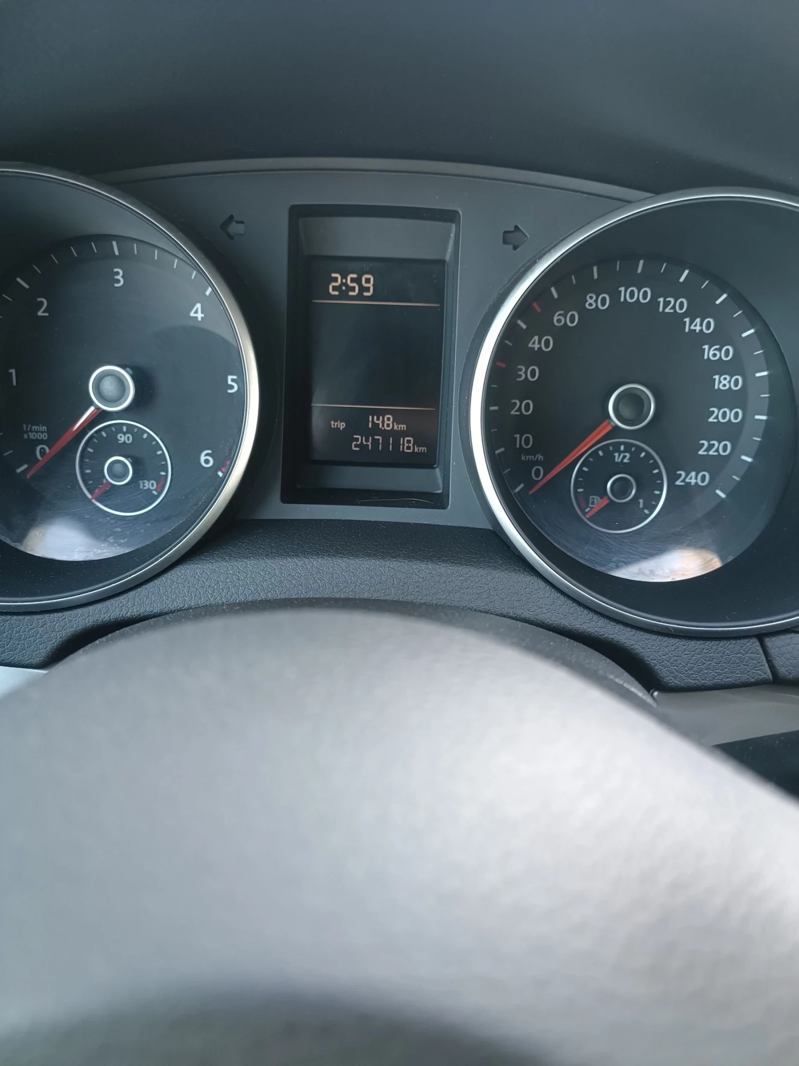 VW Golf 1.6 TDI R-LINE SPORT HiGHLINE | Mobile.bg — изображение 13
