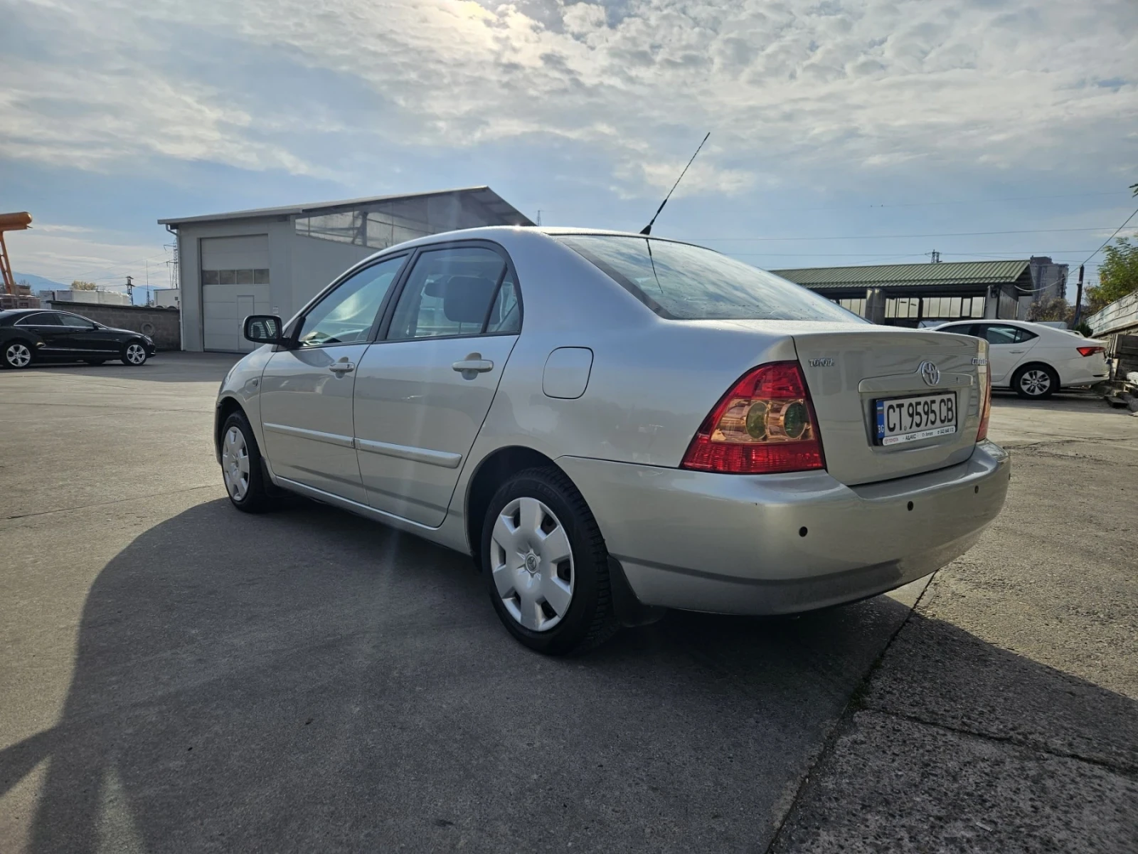 Toyota Corolla 1.4VVti седан - изображение 4