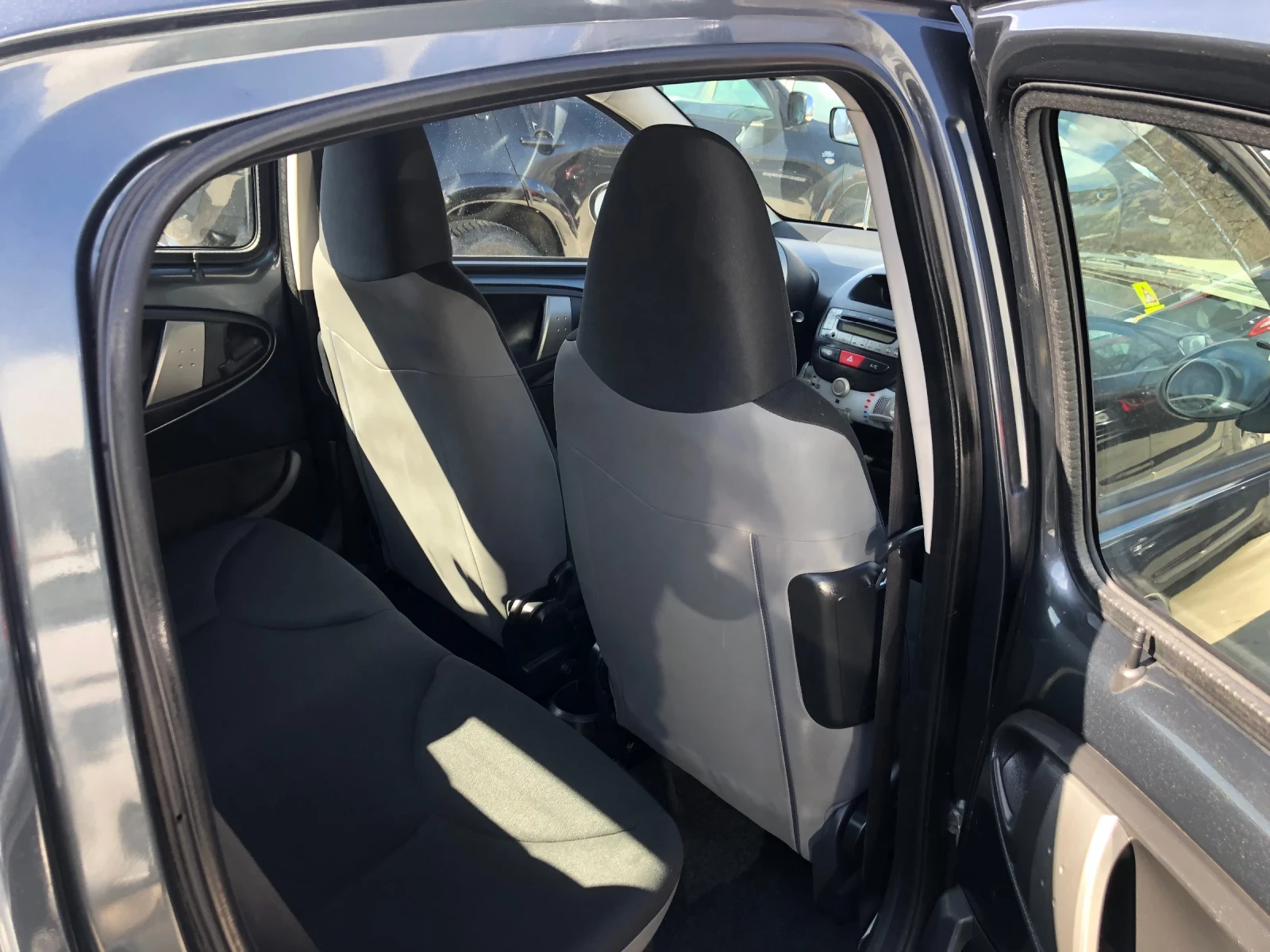 Toyota Aygo, снимка 10 - Автомобили и джипове - 53836585