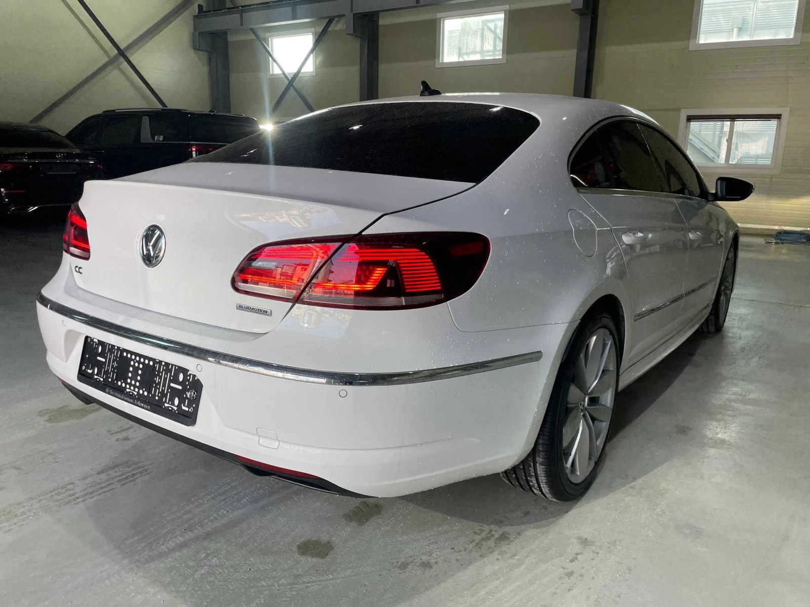 VW CC 2.0TDI BlueMotion ! R Line ! Facelift !, снимка 8 - Автомобили и джипове - 54133737