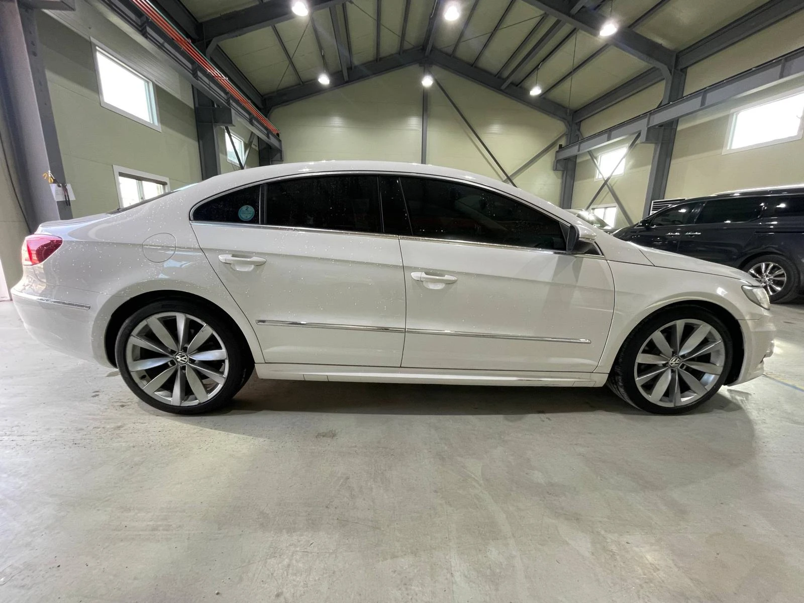 VW CC 2.0TDI BlueMotion ! R Line ! Facelift !, снимка 5 - Автомобили и джипове - 54133737