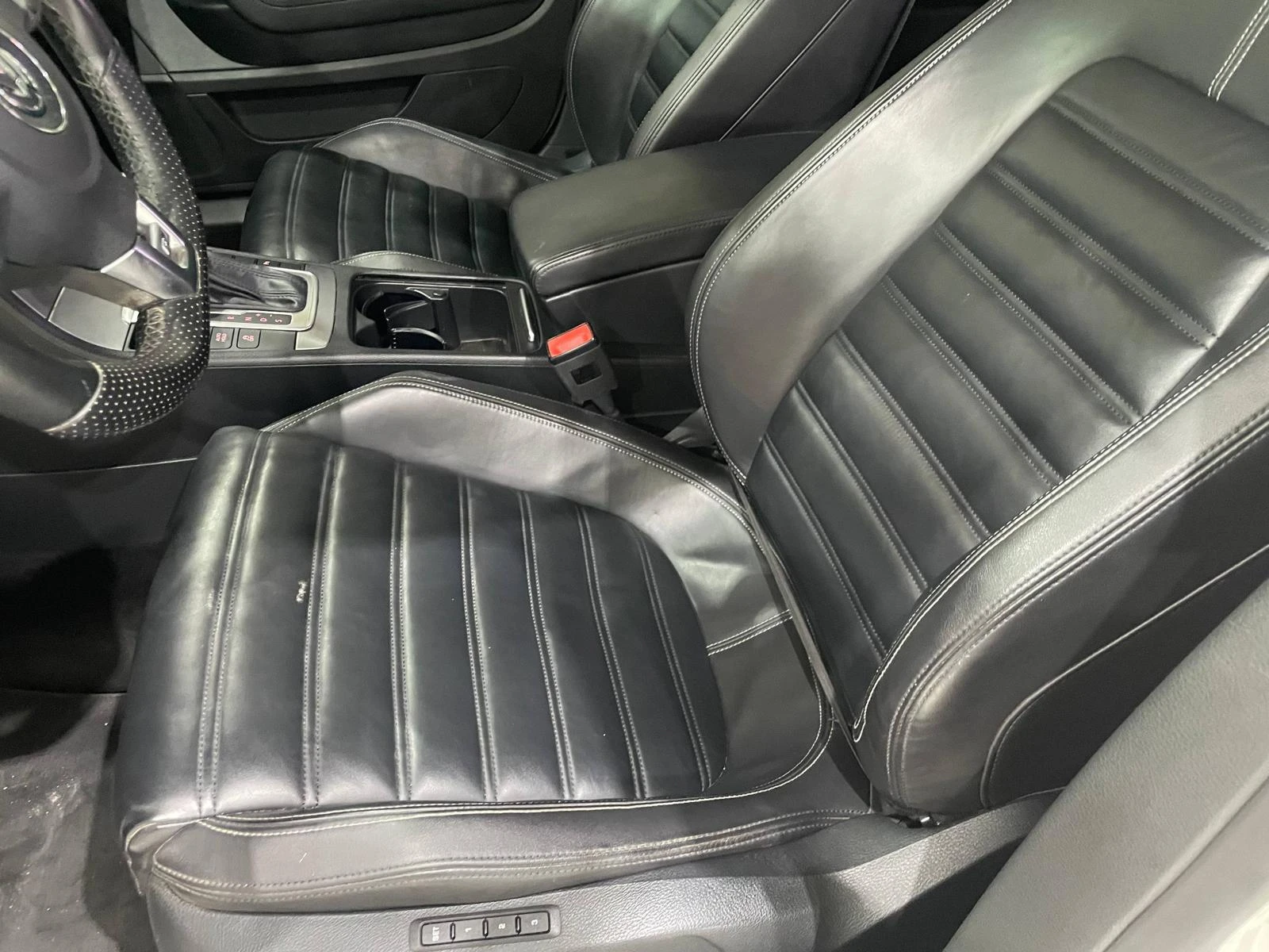 VW CC 2.0TDI BlueMotion ! R Line ! Facelift !, снимка 9 - Автомобили и джипове - 54133737