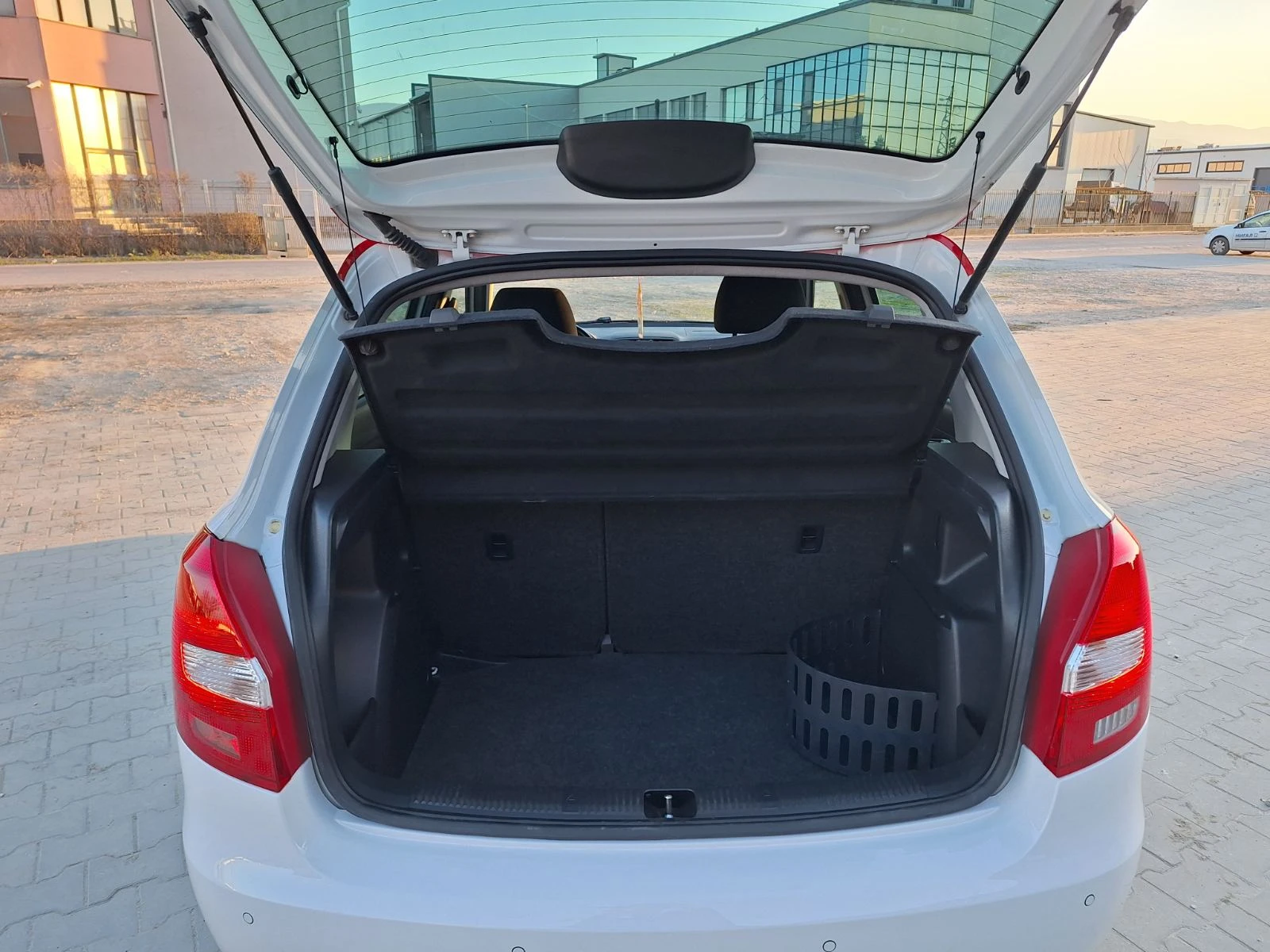 Skoda Fabia 1.6TDI, снимка 9 - Автомобили и джипове - 54697053