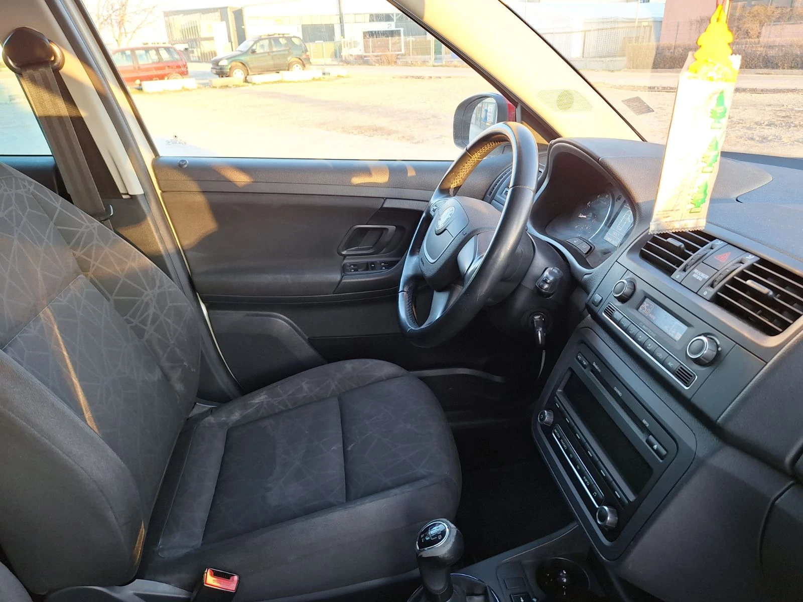 Skoda Fabia 1.6TDI, снимка 14 - Автомобили и джипове - 54697053