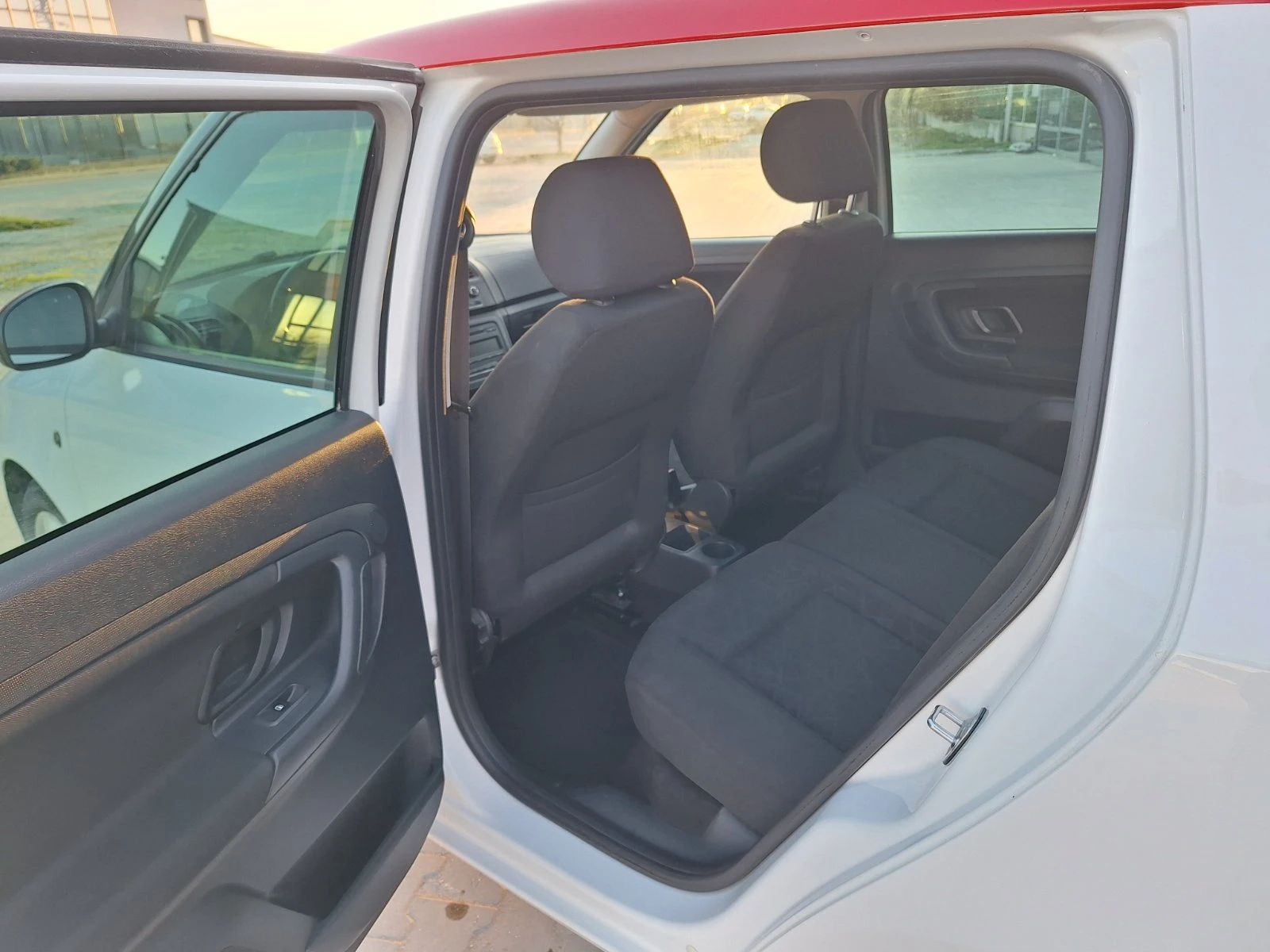 Skoda Fabia 1.6TDI, снимка 10 - Автомобили и джипове - 54697053