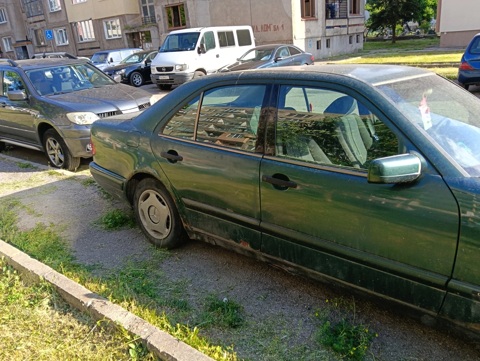 Mercedes-Benz E 200, снимка 2 - Автомобили и джипове - 54742536