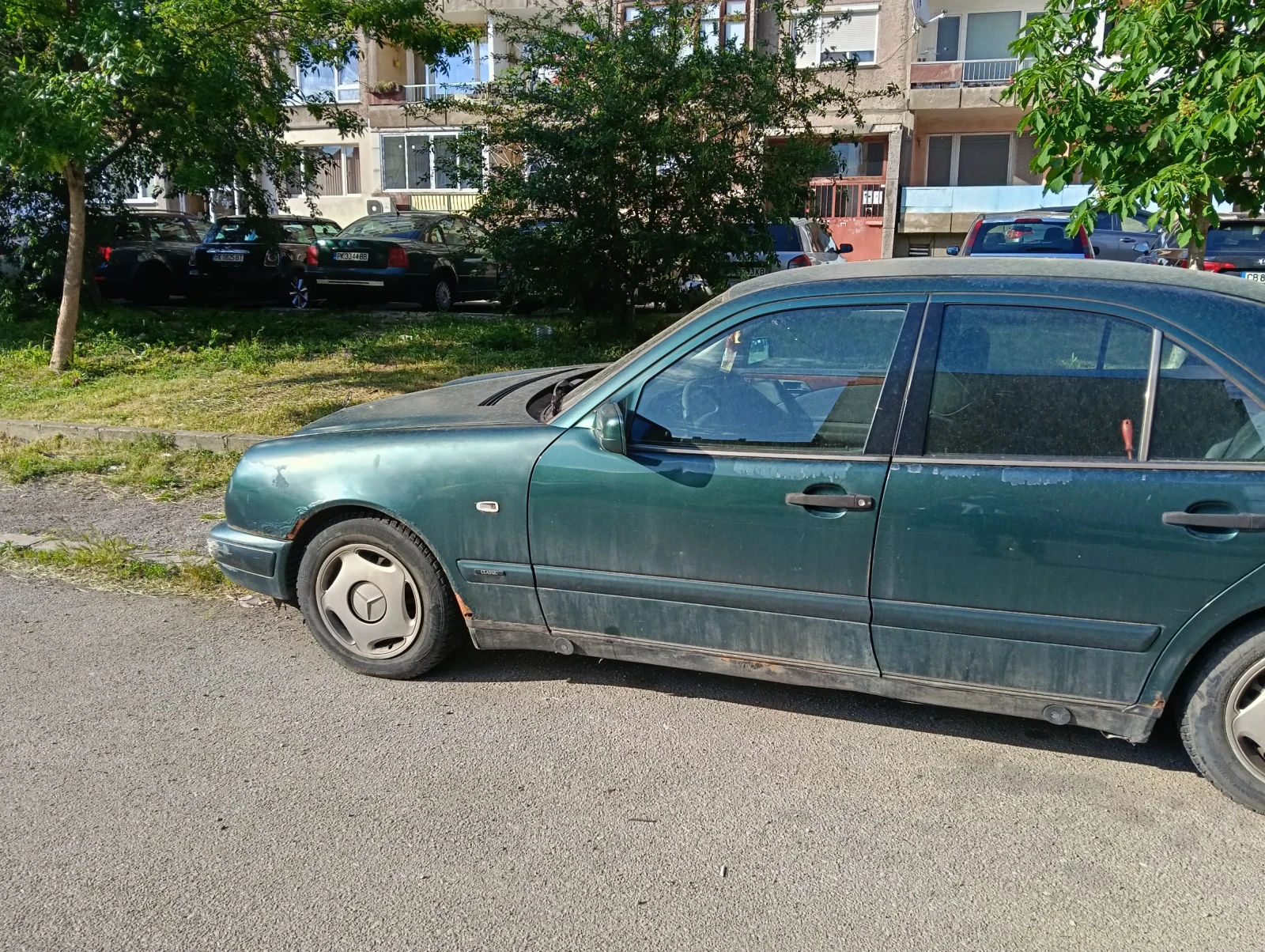 Mercedes-Benz E 200, снимка 6 - Автомобили и джипове - 54742536